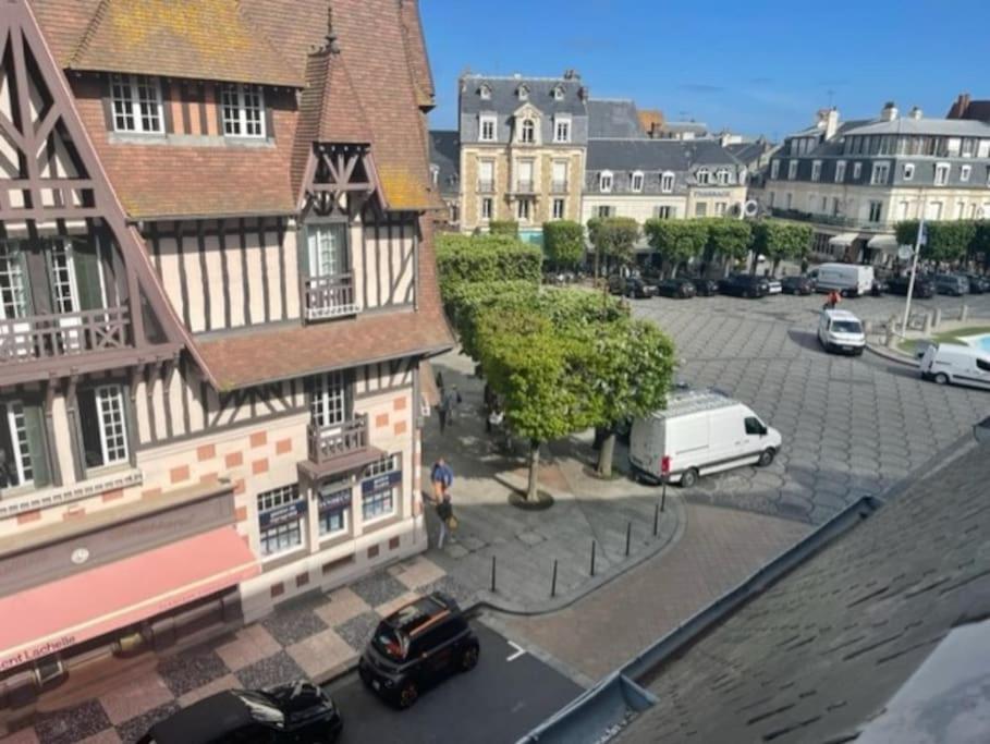 Apartment Appartement, Place Morny. *