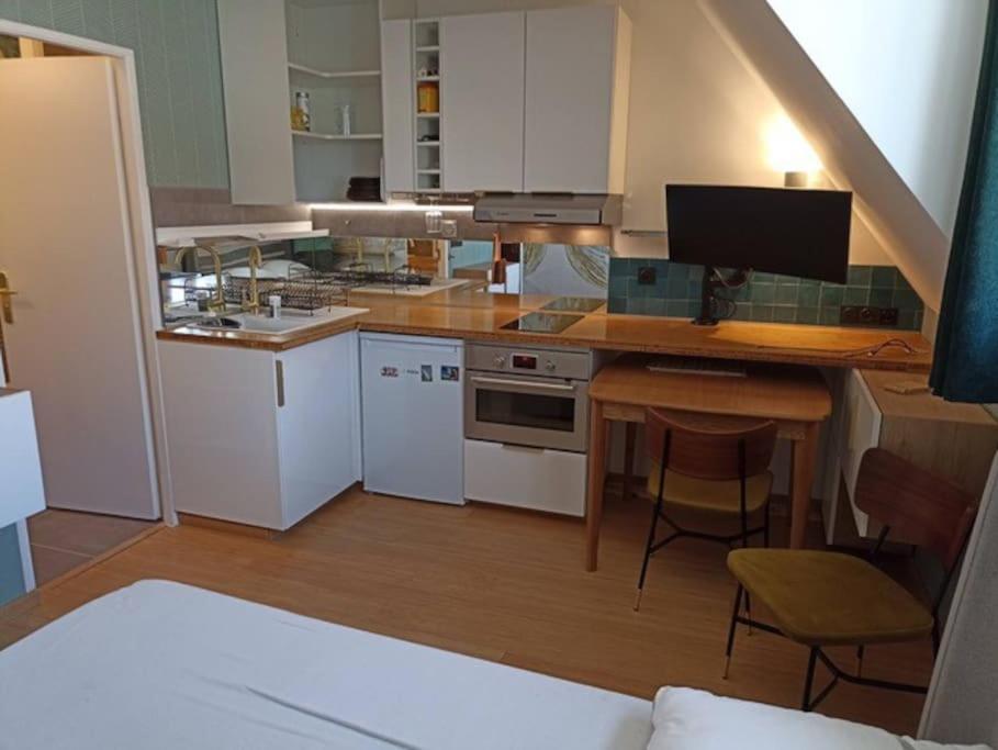 Appartement, Place Morny. *