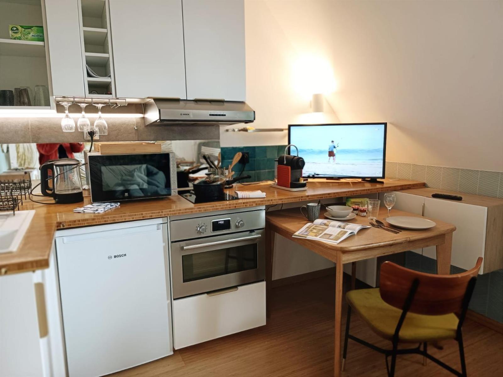 Appartement, Place Morny. Apartment *